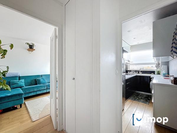 300m à pied métro Mairie - T2 lumineux - étage élevé - cave - parking