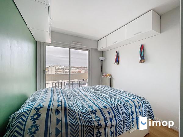 300m à pied métro Mairie - T2 lumineux - étage élevé - cave - parking