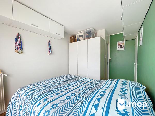 300m à pied métro Mairie - T2 lumineux - étage élevé - cave - parking