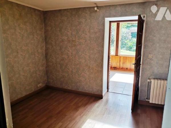 LE MENIL DE BRIOUZE: En campagne maison 3 chambres, terrain environ 6 000m²