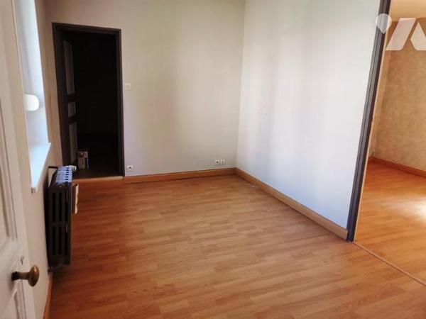 LE MENIL DE BRIOUZE: En campagne maison 3 chambres, terrain environ 6 000m²