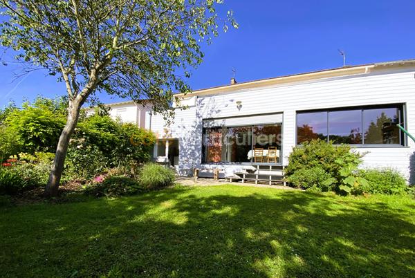 Vente
                Maison171 m² - 9 Pièces -
                    POITIERS (86000)