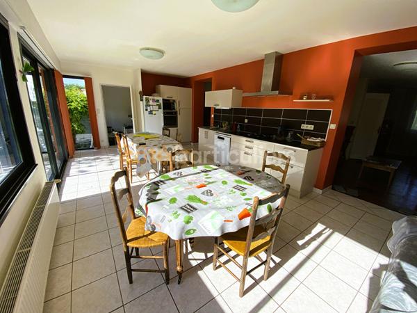 Vente
                Maison171 m² - 9 Pièces -
                    POITIERS (86000)