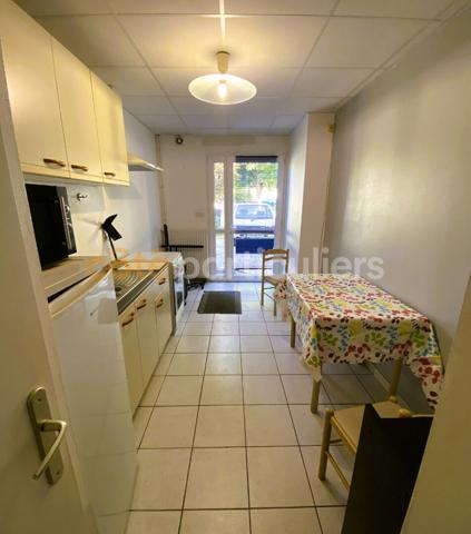 Vente
                Maison171 m² - 9 Pièces -
                    POITIERS (86000)