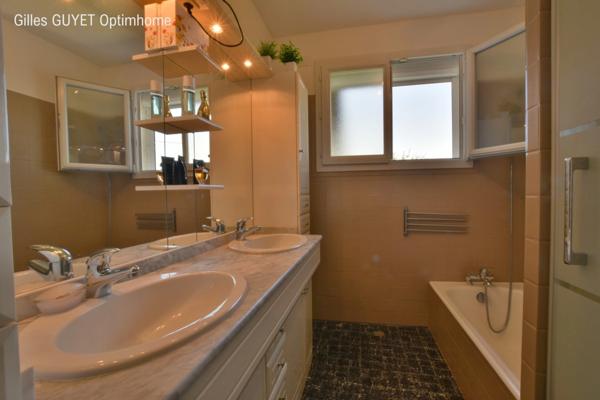 Secteur BEAUMONT-LE-ROGER/NASSANDRES-SUR-RISLE T5 100M² 185000€ Dépendance avec terrain clos.