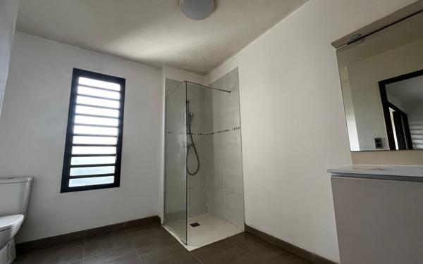 Appartement à vendre    2 pièces • 56,73 m2 Remire-Montjoly