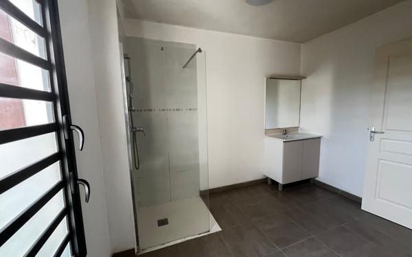 Appartement à vendre    2 pièces • 56,73 m2 Remire-Montjoly