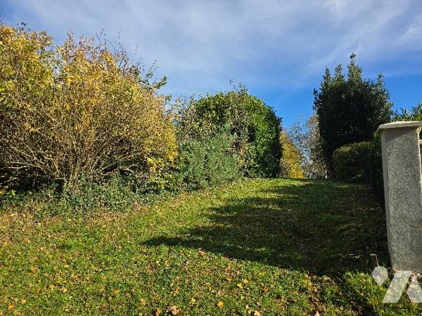 Terrain à bâtir de 1300 m2, situé à Brugheas.