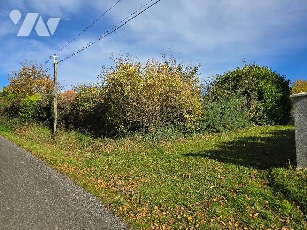 Terrain à bâtir de 1300 m2, situé à Brugheas.
