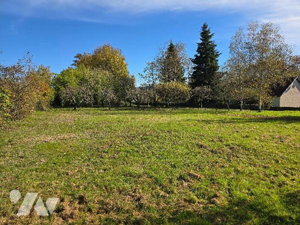 Terrain à bâtir de 1300 m2, situé à Brugheas.