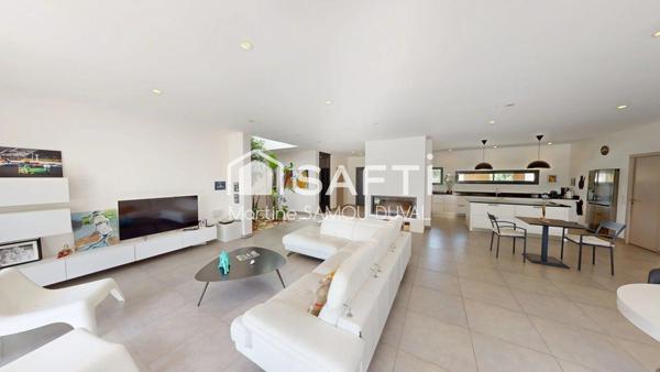 Le Beausset – Villa contemporaine de prestige au cœur de la Provence à 15 minutes de Bandol, au sein d’un environnement naturel préservé, découvrez une propriété d’exception où élégance, confort et art de vivre se conjuguent parfaitement