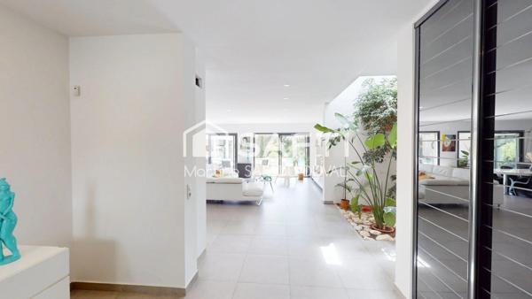 Le Beausset – Villa contemporaine de prestige au cœur de la Provence à 15 minutes de Bandol, au sein d’un environnement naturel préservé, découvrez une propriété d’exception où élégance, confort et art de vivre se conjuguent parfaitement