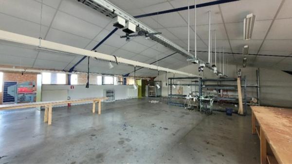 À Vendre Local d'Activité de 391 m² à NEULISE (42), Proche Autoroute