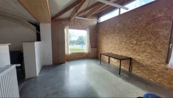 À Vendre Local d'Activité de 391 m² à NEULISE (42), Proche Autoroute