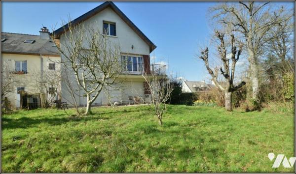 GRANDE MAISON FAMILIALE LE RHEU CENTRE VILLE