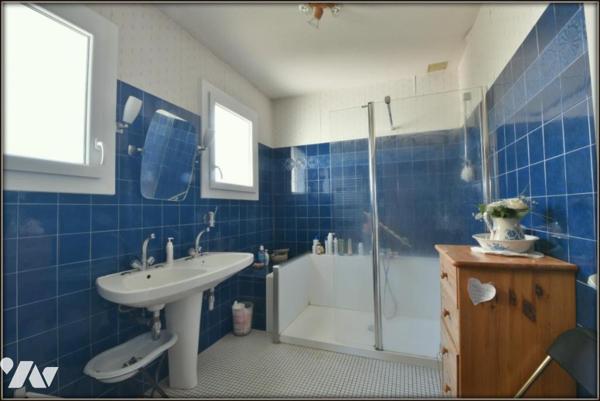 GRANDE MAISON FAMILIALE LE RHEU CENTRE VILLE