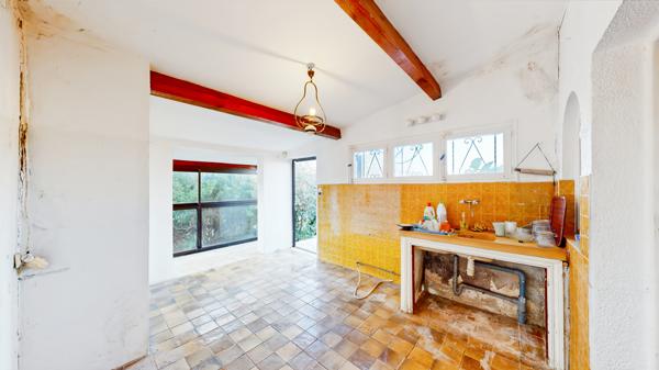 Falicon (06950) Maison à rénover, piscine, terrain 1660 m²