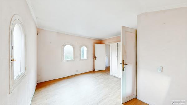 Falicon (06950) Maison à rénover, piscine, terrain 1660 m²