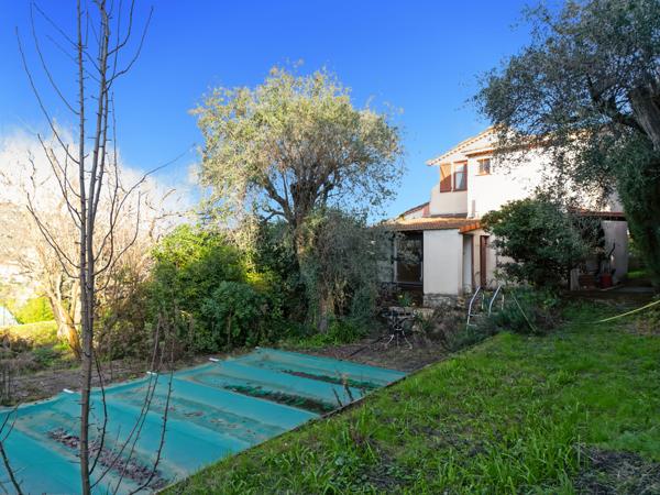 Falicon (06950) Maison à rénover, piscine, terrain 1660 m²