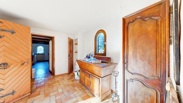 Falicon (06950) Maison à rénover, piscine, terrain 1660 m²