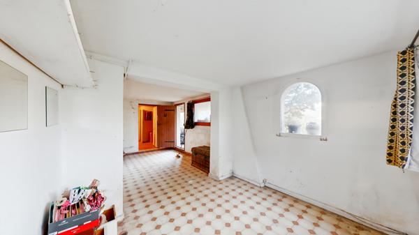 Falicon (06950) Maison à rénover, piscine, terrain 1660 m²