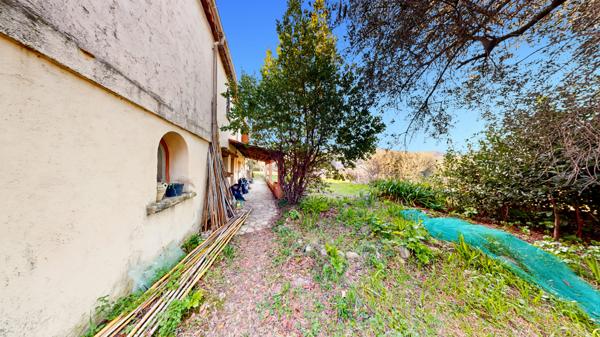 Falicon (06950) Maison à rénover, piscine, terrain 1660 m²