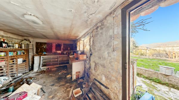 Falicon (06950) Maison à rénover, piscine, terrain 1660 m²