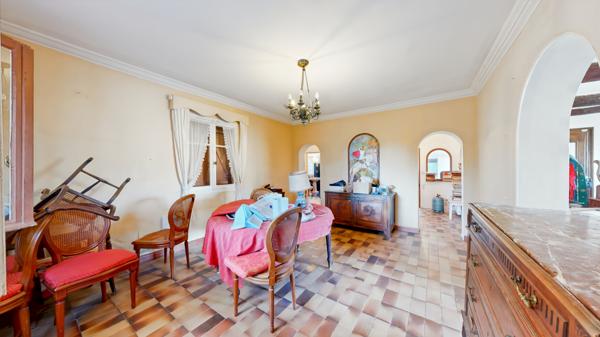 Falicon (06950) Maison à rénover, piscine, terrain 1660 m²