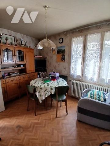 Maison de ville à restaurer avec garage