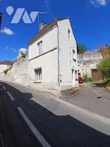 Maison de ville à restaurer avec garage