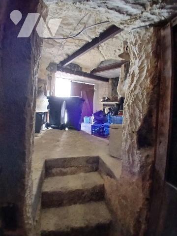 Maison de ville à restaurer avec garage