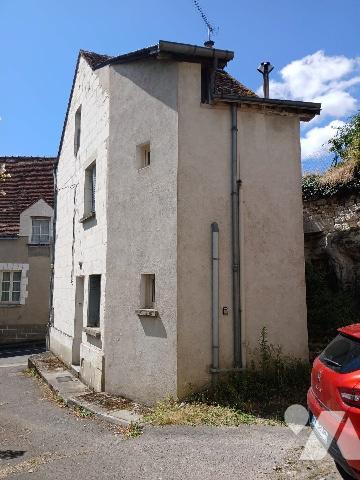 Maison de ville à restaurer avec garage