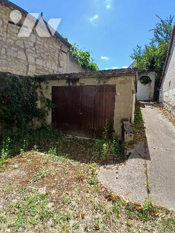 Maison de ville à restaurer avec garage