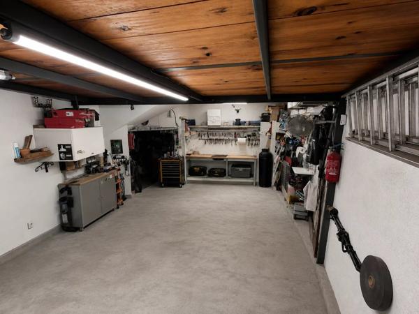 Vente                                                      Maison de village
                        
                     5 pièces                      93 m2                     à Le Luc