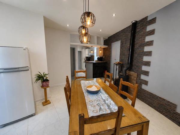 Vente                                                      Maison de village
                        
                     5 pièces                      93 m2                     à Le Luc