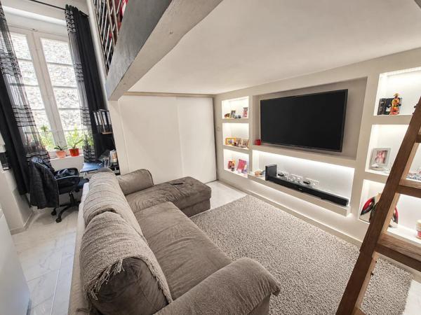 Vente                                                      Maison de village
                        
                     5 pièces                      93 m2                     à Le Luc