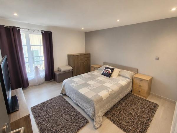 Vente                                                      Maison de village
                        
                     5 pièces                      93 m2                     à Le Luc