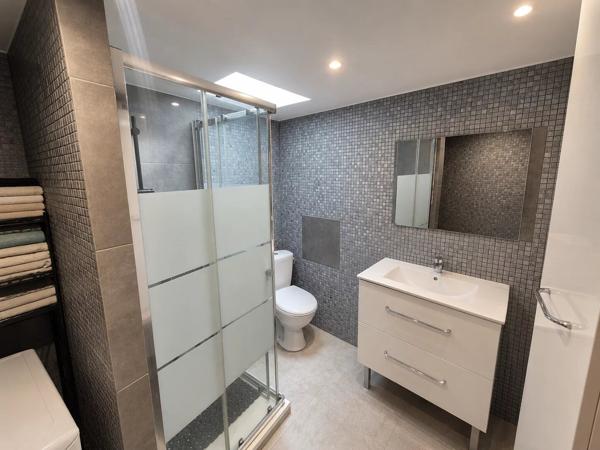 Vente                                                      Maison de village
                        
                     5 pièces                      93 m2                     à Le Luc