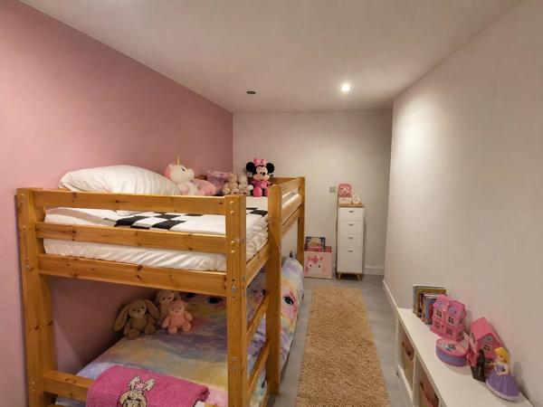 Vente                                                      Maison de village
                        
                     5 pièces                      93 m2                     à Le Luc