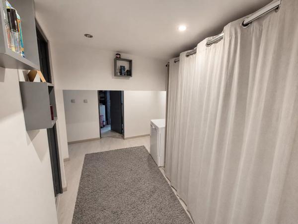 Vente                                                      Maison de village
                        
                     5 pièces                      93 m2                     à Le Luc