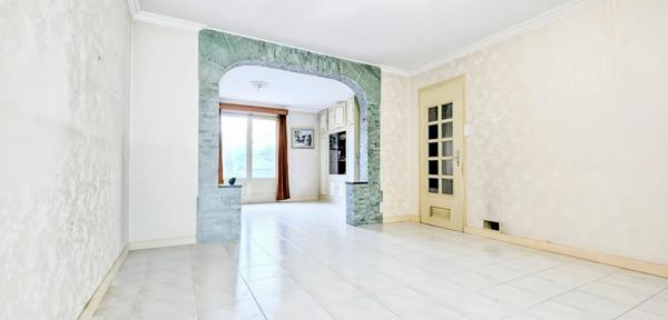 Maison 7 pièces – Environ 180 m² habitables + sous-sol – Quartier résidentiel Gaillard – Fort potentiel !