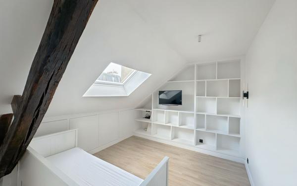 Appartement à vendre    2 pièces • 32,80 m2 Paris 16