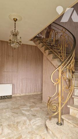 BELLE MAISON DANS UN QUARTIER RESIDENTIEL CALME