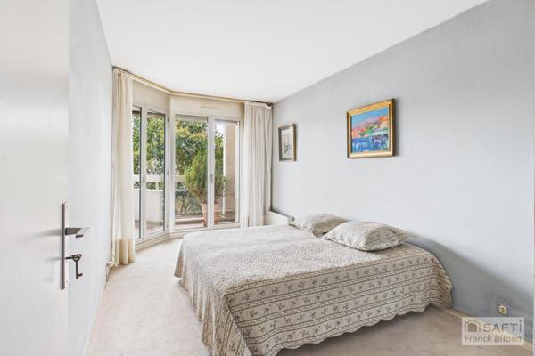 FRONT DE SEINE - APPARTEMENT EXCEPTIONNEL DE 138 M² VUE SEINE ET ÎLE DE LA JATTE.