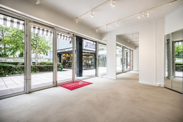 Local Commercial
         2 pièces
        - 38 m² 420 000 € *