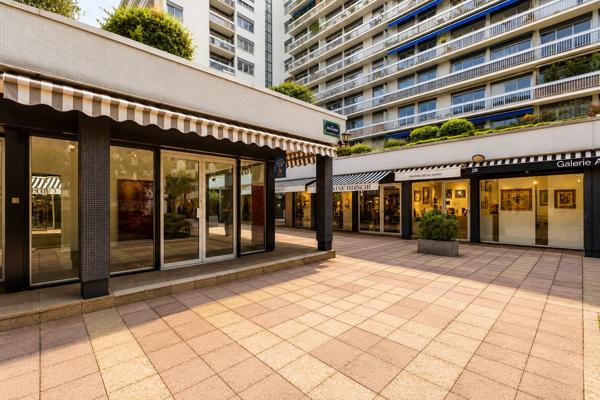 Local Commercial
         2 pièces
        - 38 m² 420 000 € *