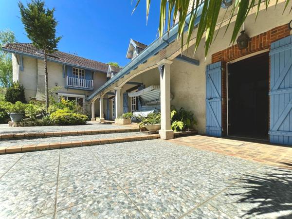 Élégante Propriété 2 maisons, 1 appart sur 8,5 ha avec étangs et bois