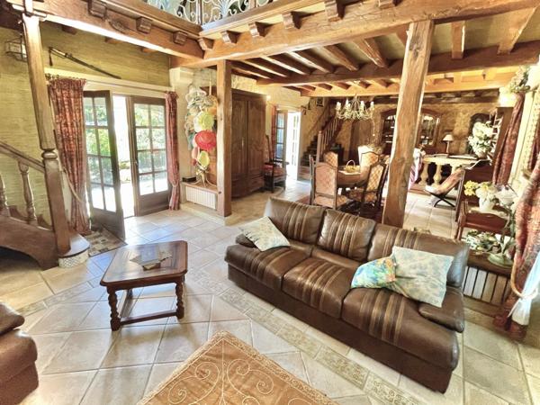 Élégante Propriété 2 maisons, 1 appart sur 8,5 ha avec étangs et bois