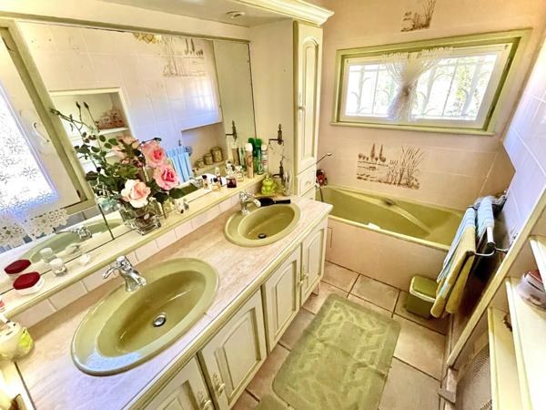 Élégante Propriété 2 maisons, 1 appart sur 8,5 ha avec étangs et bois