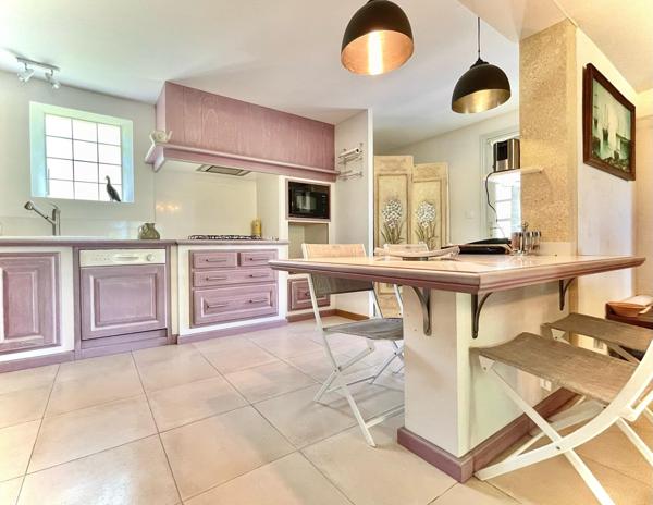 Élégante Propriété 2 maisons, 1 appart sur 8,5 ha avec étangs et bois